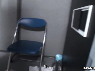 Cô ấy trải nghiệm nhiều điều mới mẻ